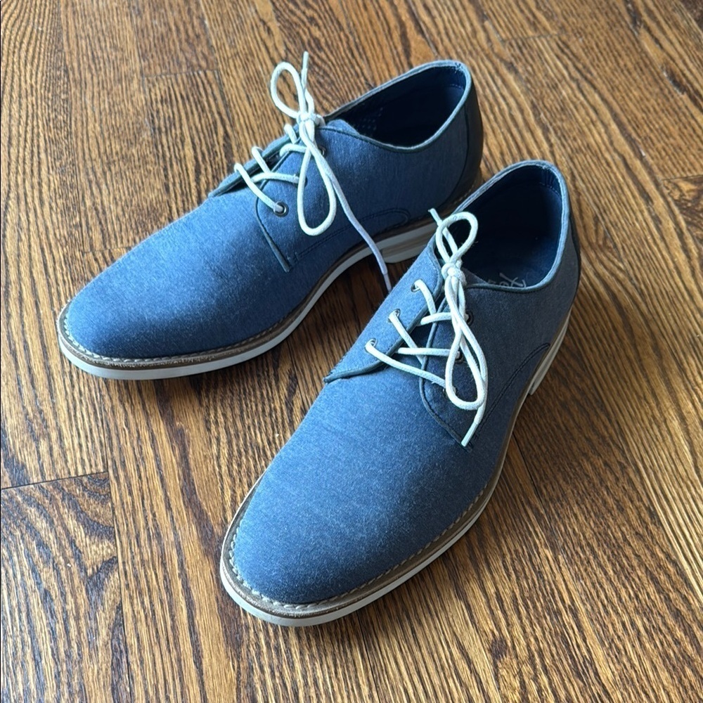 Original Penguin Men’s 9 Blue and Cream Oxfords